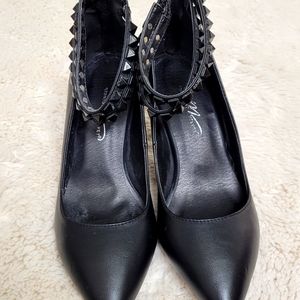 Midnight Velvet heels, Size 7.5, Black